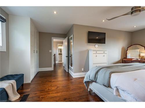 2338 Gillingham Drive, Burlington, ON - Indoor Photo Showing Bedroom