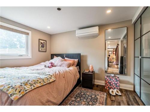 2338 Gillingham Drive, Burlington, ON - Indoor Photo Showing Bedroom