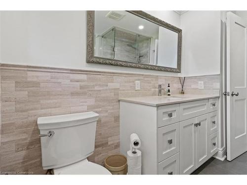 2 Carey Street, Waterdown, ON - Indoor Photo Showing Bathroom