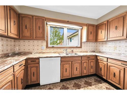 81 Summerlea Drive, Hamilton, ON - Indoor Photo Showing Kitchen With Double Sink