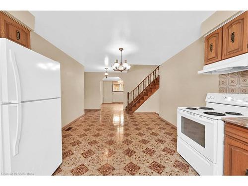 81 Summerlea Drive, Hamilton, ON - Indoor Photo Showing Kitchen