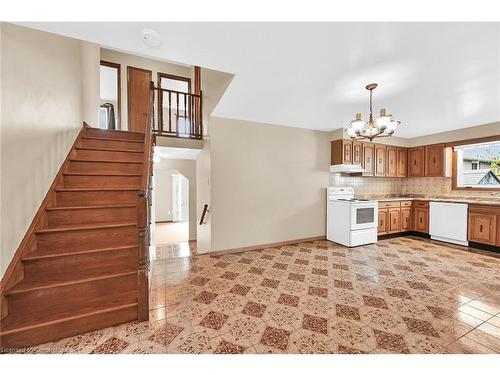 81 Summerlea Drive, Hamilton, ON - Indoor Photo Showing Kitchen