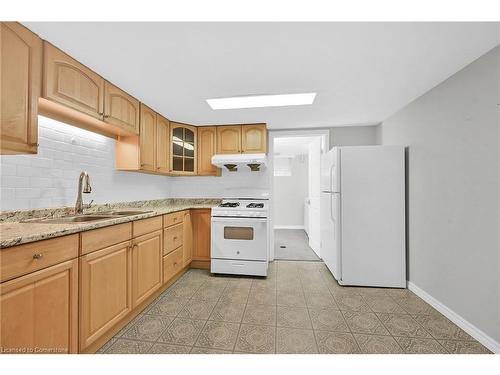 81 Summerlea Drive, Hamilton, ON - Indoor Photo Showing Kitchen