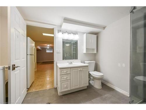 81 Summerlea Drive, Hamilton, ON - Indoor Photo Showing Bathroom