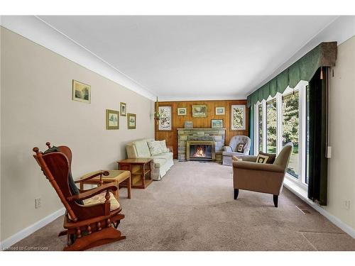 532 Ridge Road E, Grimsby, ON - Indoor Photo Showing Living Room With Fireplace