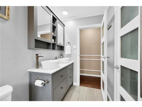 55 Wexford Avenue, London, ON - Indoor Photo Showing Bathroom