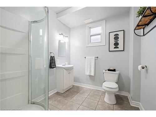 100 Park Row Street N, Hamilton, ON - Indoor Photo Showing Bathroom