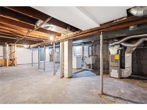 100 Park Row Street N, Hamilton, ON - Indoor Photo Showing Basement