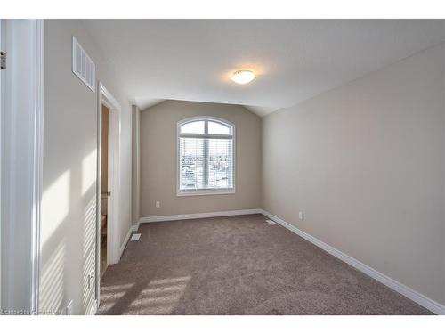 19 Genoa Drive, Hamilton, ON - Indoor Photo Showing Other Room