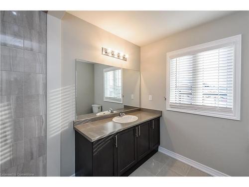 19 Genoa Drive, Hamilton, ON - Indoor Photo Showing Bathroom