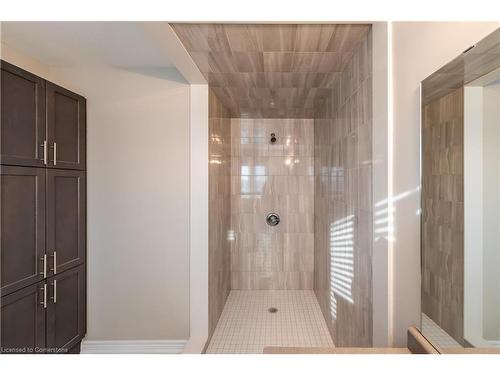 19 Genoa Drive, Hamilton, ON - Indoor Photo Showing Bathroom