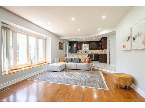 334 Greencedar Drive, Hamilton, ON - Indoor Photo Showing Living Room