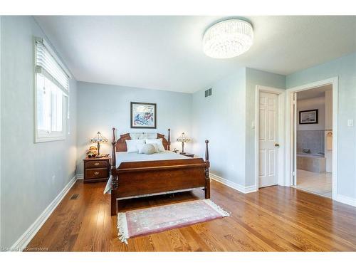 334 Greencedar Drive, Hamilton, ON - Indoor Photo Showing Bedroom