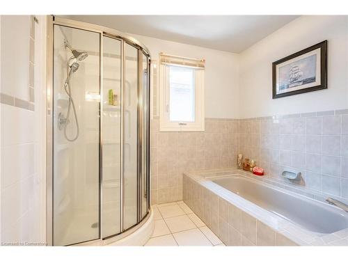 334 Greencedar Drive, Hamilton, ON - Indoor Photo Showing Bathroom