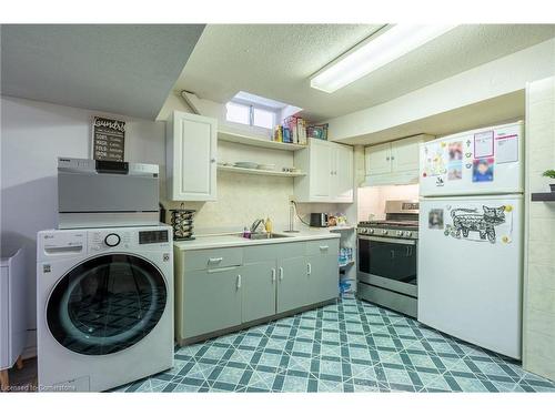 334 Greencedar Drive, Hamilton, ON - Indoor Photo Showing Laundry Room