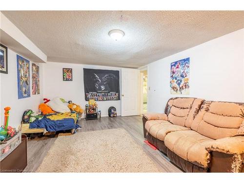 334 Greencedar Drive, Hamilton, ON - Indoor Photo Showing Living Room