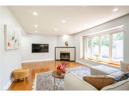 334 Greencedar Drive, Hamilton, ON - Indoor Photo Showing Living Room With Fireplace