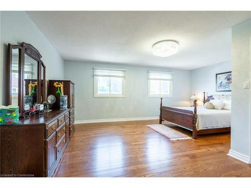 334 Greencedar Drive, Hamilton, ON - Indoor Photo Showing Bedroom