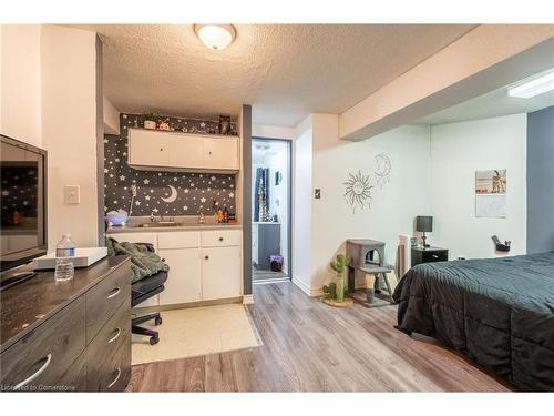 334 Greencedar Drive, Hamilton, ON - Indoor Photo Showing Bedroom