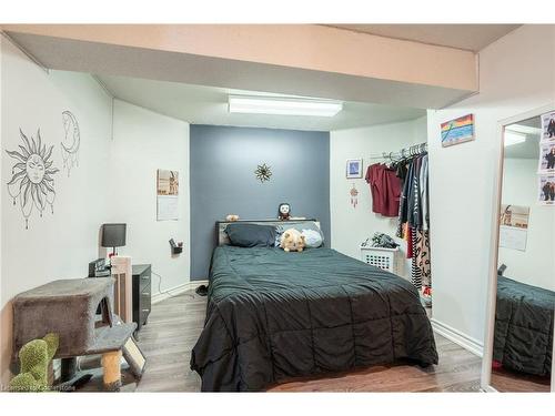 334 Greencedar Drive, Hamilton, ON - Indoor Photo Showing Bedroom