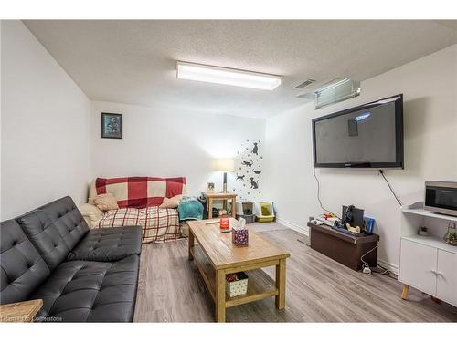 334 Greencedar Drive, Hamilton, ON - Indoor Photo Showing Living Room