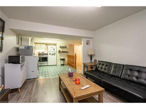 334 Greencedar Drive, Hamilton, ON - Indoor Photo Showing Living Room