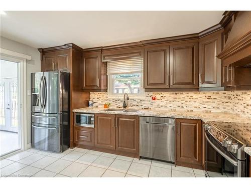 334 Greencedar Drive, Hamilton, ON - Indoor Photo Showing Kitchen