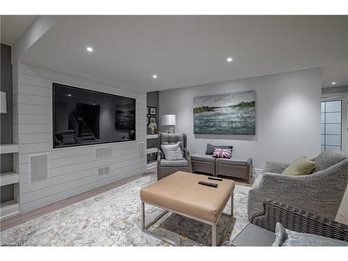 12 Firelane 11A Road, Niagara-On-The-Lake, ON - Indoor Photo Showing Living Room