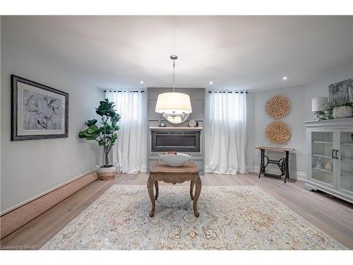 12 Firelane 11A Road, Niagara-On-The-Lake, ON - Indoor Photo Showing Living Room