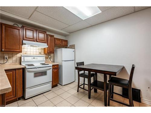 70 Ward Avenue, Hamilton, ON - Indoor Photo Showing Kitchen