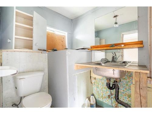 7203 Canborough Road, Dunnville, ON - Indoor Photo Showing Bathroom