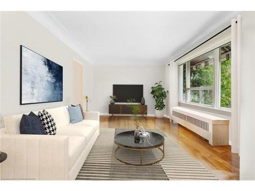 551 Evans Road, Hamilton, ON - Indoor Photo Showing Living Room