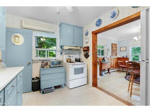 551 Evans Road, Hamilton, ON - Indoor Photo Showing Kitchen