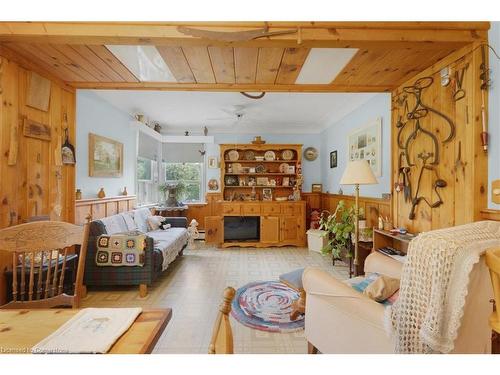 551 Evans Road, Hamilton, ON - Indoor Photo Showing Living Room