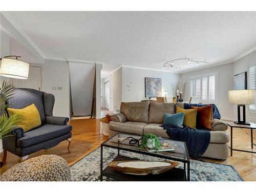 23-2120 Headon Road, Burlington, ON - Indoor Photo Showing Living Room