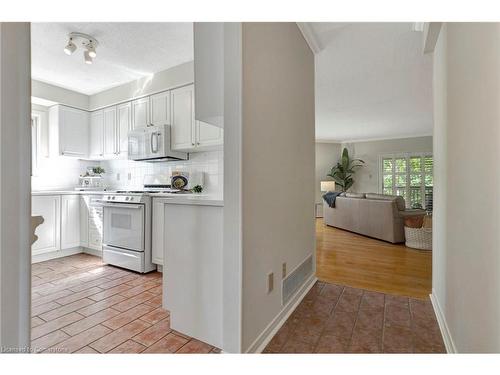 23-2120 Headon Road, Burlington, ON - Indoor Photo Showing Kitchen