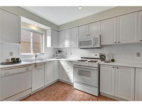 23-2120 Headon Road, Burlington, ON - Indoor Photo Showing Kitchen