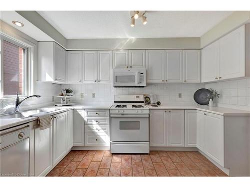 23-2120 Headon Road, Burlington, ON - Indoor Photo Showing Kitchen