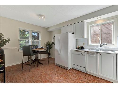 23-2120 Headon Road, Burlington, ON - Indoor Photo Showing Kitchen