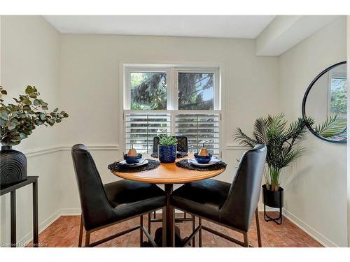 23-2120 Headon Road, Burlington, ON - Indoor Photo Showing Dining Room