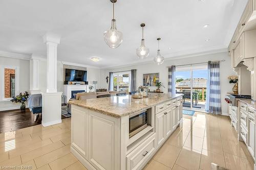 59 Onyx Court, Hamilton, ON - Indoor Photo Showing Kitchen With Upgraded Kitchen