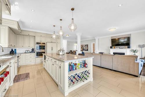 59 Onyx Court, Hamilton, ON - Indoor Photo Showing Kitchen With Upgraded Kitchen