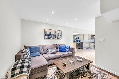 59 Onyx Court, Hamilton, ON - Indoor Photo Showing Living Room