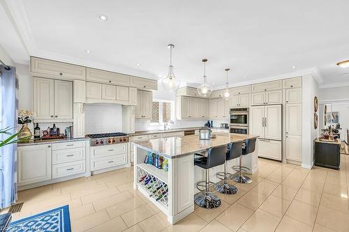 59 Onyx Court, Hamilton, ON - Indoor Photo Showing Kitchen With Upgraded Kitchen