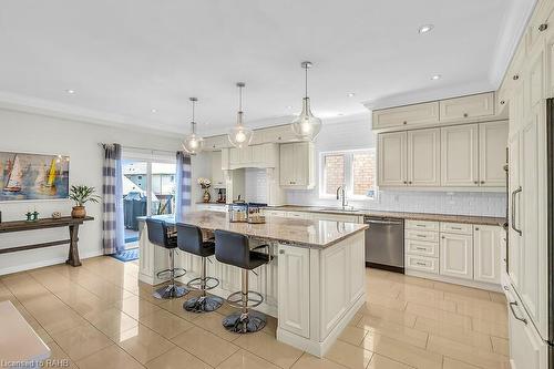 59 Onyx Court, Hamilton, ON - Indoor Photo Showing Kitchen With Upgraded Kitchen