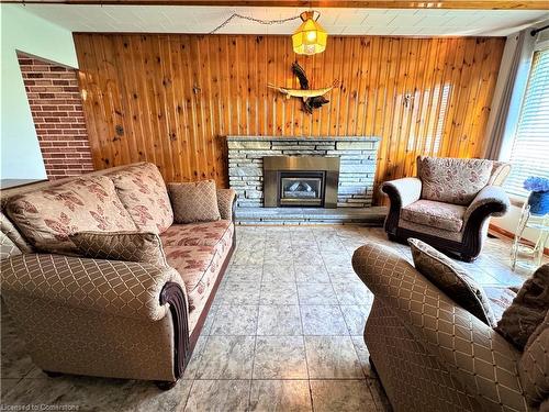 826 Mohawk Road E, Hamilton, ON - Indoor Photo Showing Living Room With Fireplace