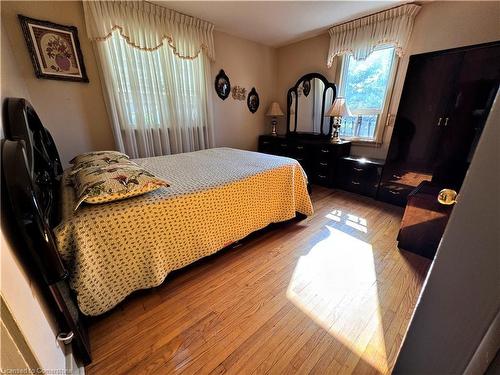 826 Mohawk Road E, Hamilton, ON - Indoor Photo Showing Bedroom