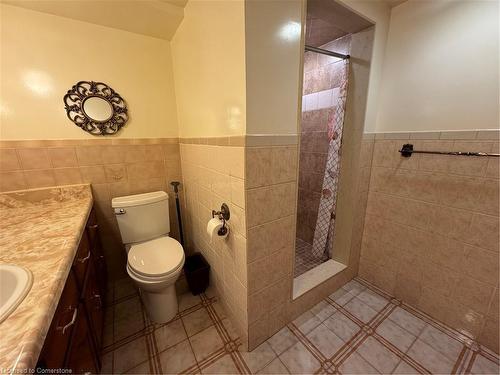 826 Mohawk Road E, Hamilton, ON - Indoor Photo Showing Bathroom