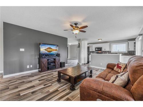 426 Baptist Church Road, Caledonia, ON - Indoor Photo Showing Living Room