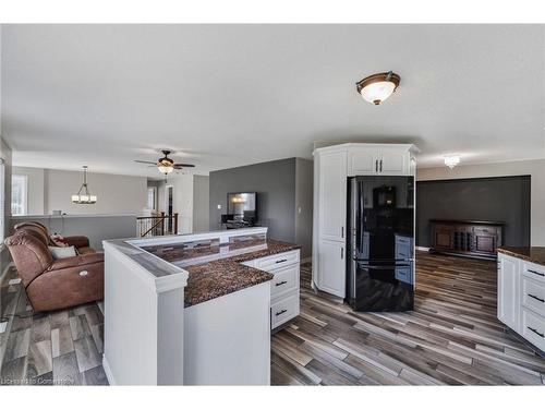 426 Baptist Church Road, Caledonia, ON - Indoor Photo Showing Kitchen